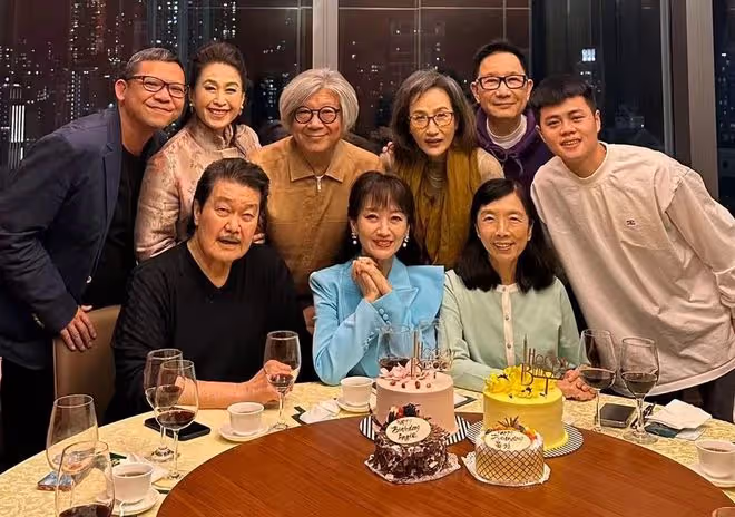 趙雅芝曬70歲生日照,終於肯坦然接受衰老了,沒美顏皺紋這麼真實