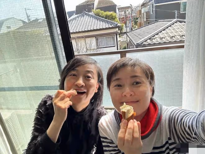 吳越曬照好真實,頭髮稀疏不掩飾老,臉上皺紋分明,卻越看越舒服