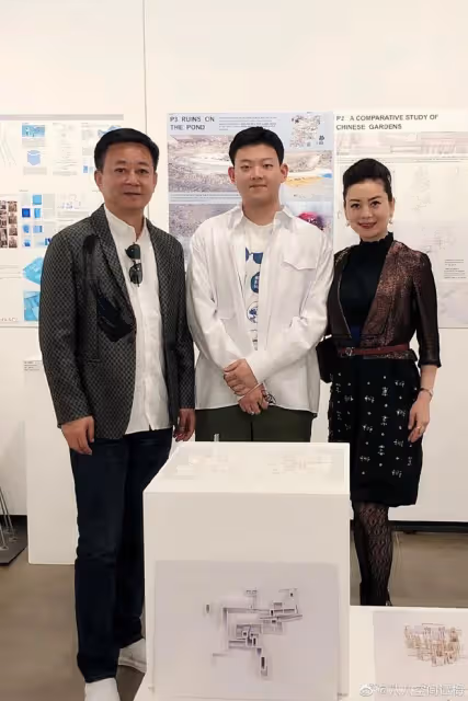 朱軍夢中情人53歲還是清純娃娃臉,不像譚梅,小1歲卻像優雅奶奶