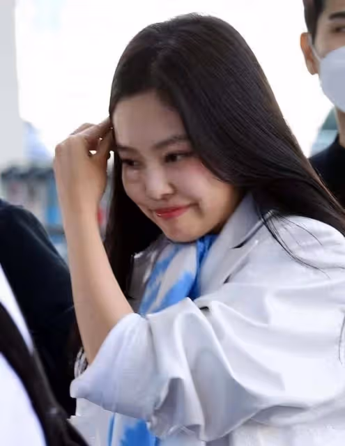 韓媒太真實!Jennie「破相」照不修就放出來,講真是有些「丑」