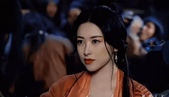 相比青澀的女孩子,成熟女人的吸引力才是最足的!不信你看朱珠!