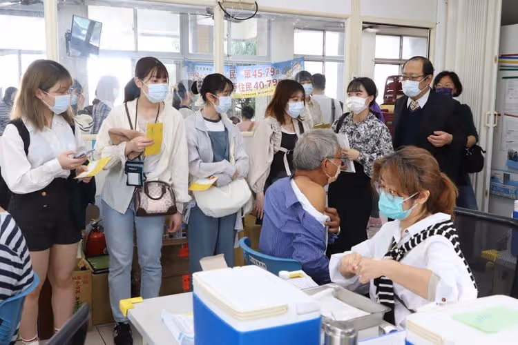 台日學術交流！櫻花妹來台南開心參訪衛生所、醫院　笑說「這狀況」很不一樣