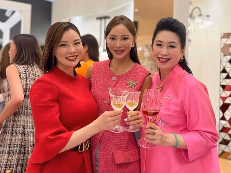 香港男星魏駿傑前妻整容成癮,轉行賣保險成名媛,戀上大28歲富商