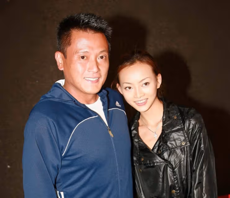 香港男星魏駿傑前妻整容成癮,轉行賣保險成名媛,戀上大28歲富商