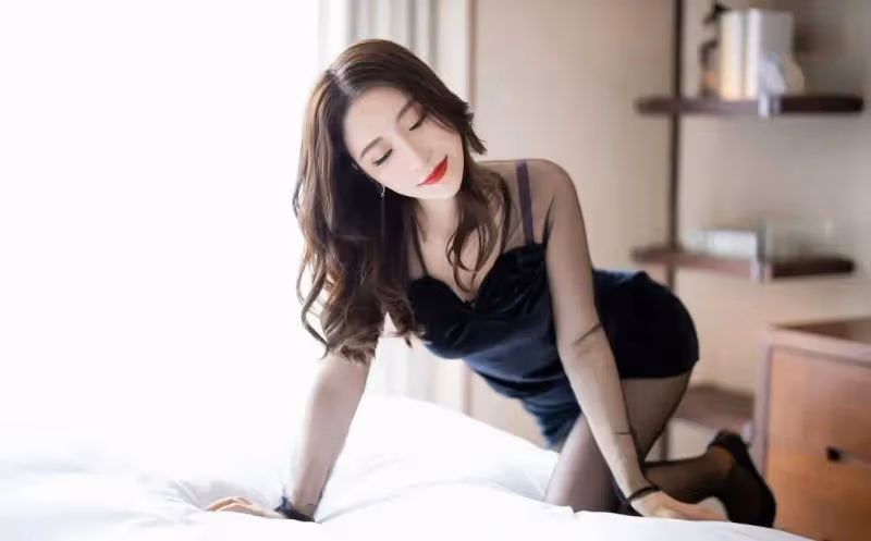女神赴宴必備!黑絲高跟禮服,讓你秒變宴會焦點!