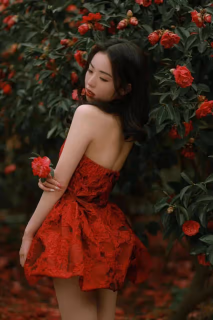 神秘美女探花海,紅裙嫵媚引魂!獨特氣質令人驚艷!