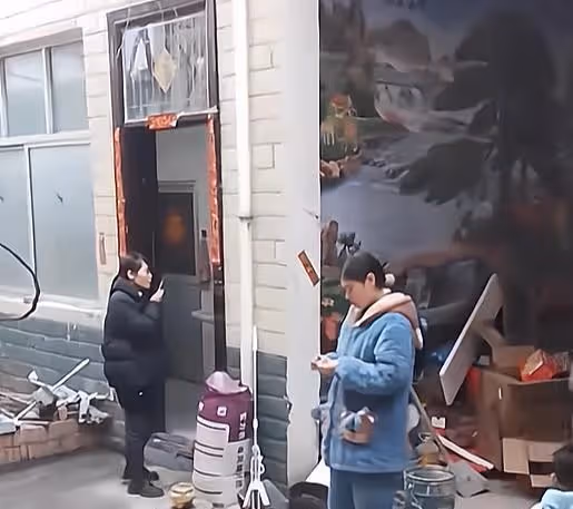 河南：訂婚後女方拖著男方不結婚，如今只退彩禮，還上門罵男方！