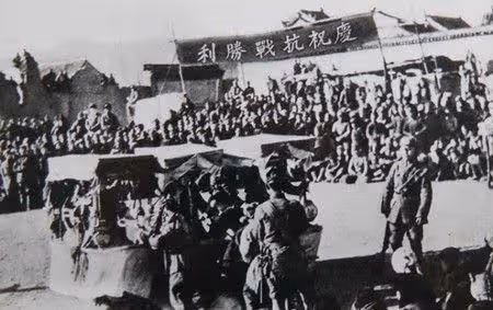 日本軍官:武器留給你們,我和士兵到南京投降,我軍:那就接著打
