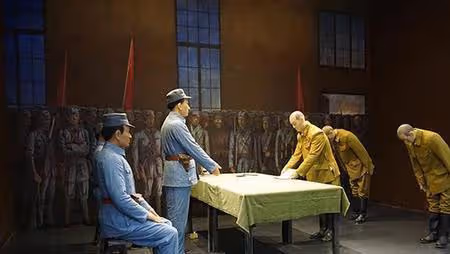 日本軍官:武器留給你們,我和士兵到南京投降,我軍:那就接著打