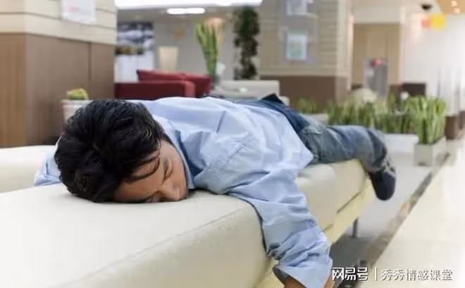 娶初戀要18萬我媽堅決反對，四年後，她悔得直拍大腿