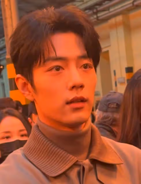 把32歲肖戰跟26歲王一博放一起對比，我才明白，什麼叫頂級骨相