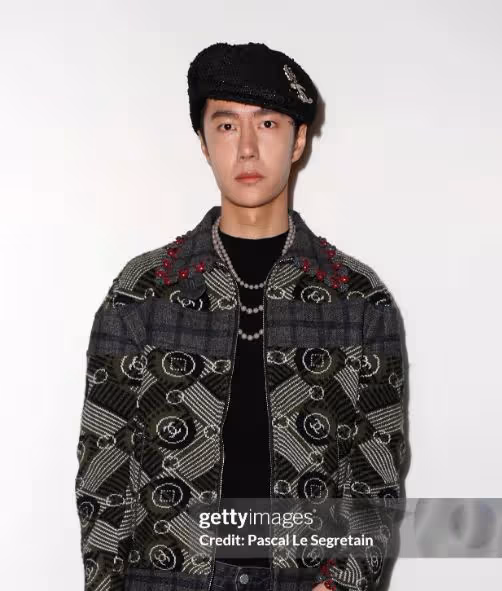 把32歲肖戰跟26歲王一博放一起對比，我才明白，什麼叫頂級骨相