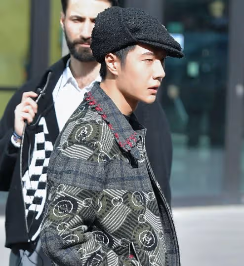 把32歲肖戰跟26歲王一博放一起對比，我才明白，什麼叫頂級骨相