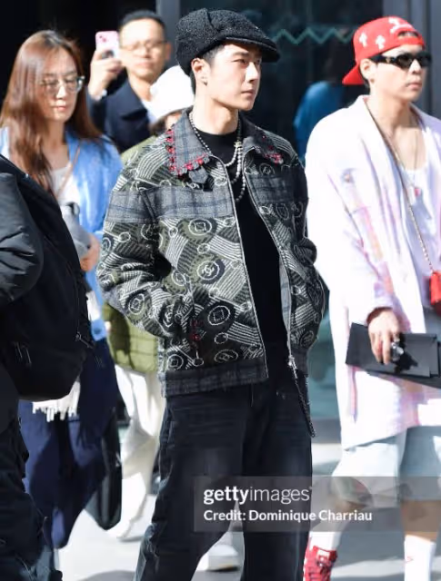 把32歲肖戰跟26歲王一博放一起對比，我才明白，什麼叫頂級骨相
