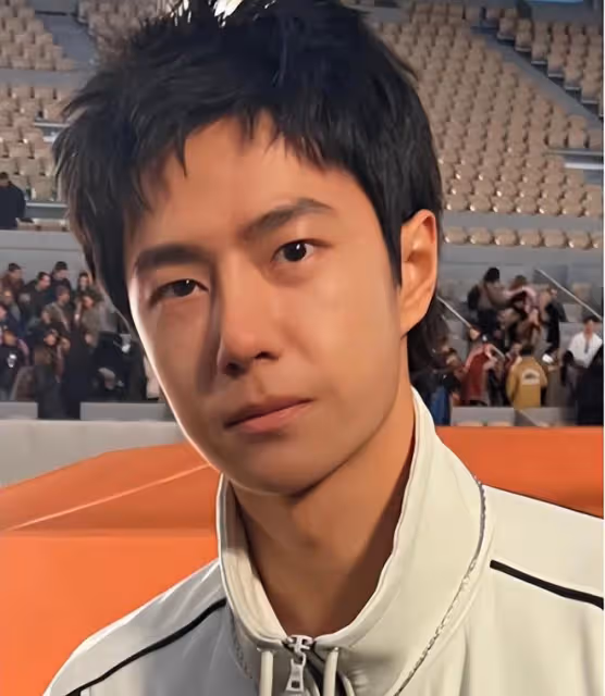 把32歲肖戰跟26歲王一博放一起對比，我才明白，什麼叫頂級骨相