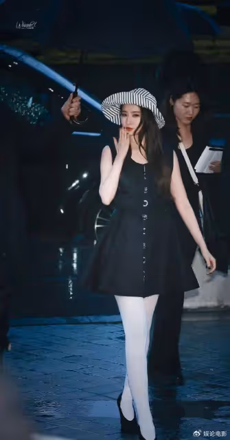 LV大秀,衣服是真的丑,Lisa雖然空降排面大但油頭穿過去款被嘲