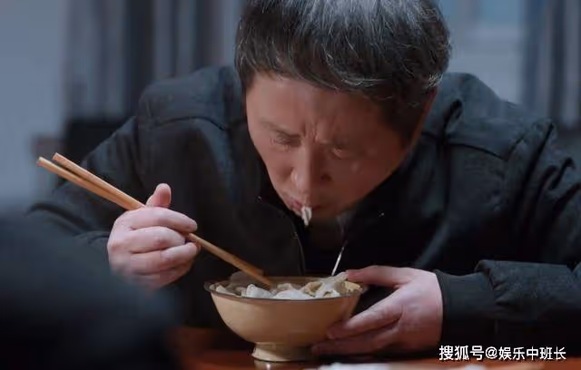 《江河日上》嚴哲演技大爆發!一碗面的怒吼,差點要了村領導的小命