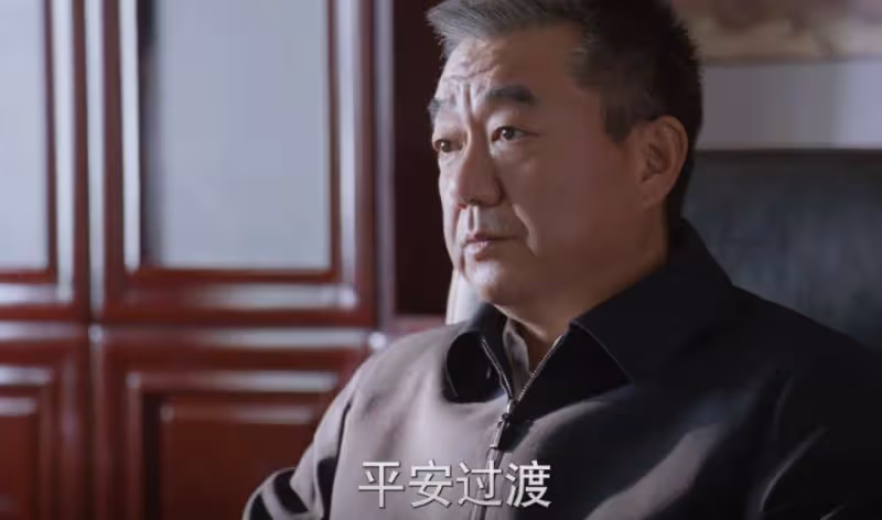 《江河日上》:看懂陳威嚇唬鄭寒江,才明白錢起恭喜朱天才
