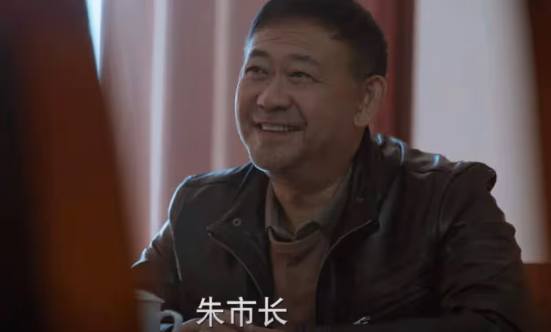 《江河日上》：看懂陳威嚇唬鄭寒江，才明白錢起恭喜朱天才