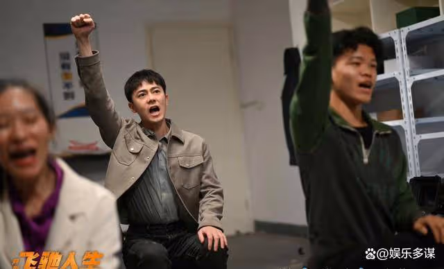 《飛馳人生》林臻東一個舉動揭開穿越假象，張弛第二重身份終於曝光