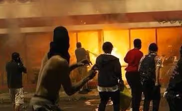 美國黑人一邊反歧視，一邊要做「人上人」，能答應嗎？