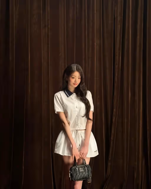巴黎時裝周｜子瑜隊友身上布料超級少　 Miu Miu秀場美背大放送