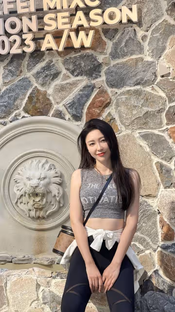 短款背心露臍裝,展現你的性感魅力