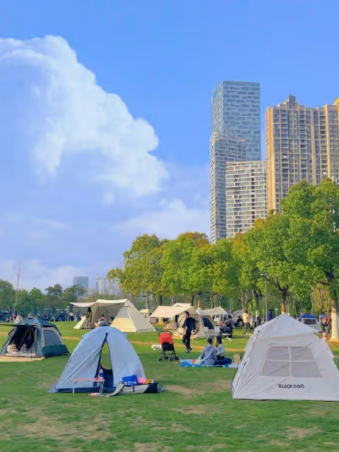 短款背心露臍裝,展現你的性感魅力
