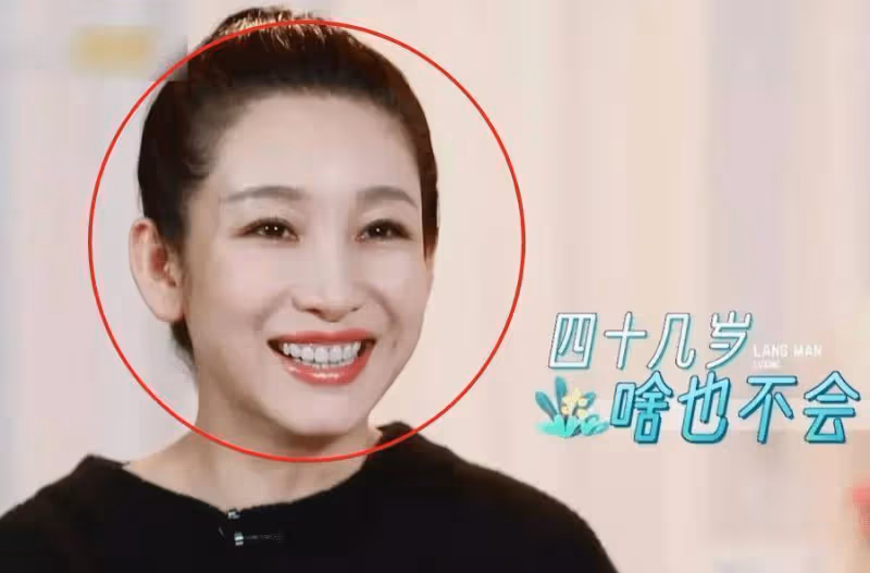 《妻旅5》秦海璐太會撒嬌了,王新軍為其換鞋,周圍有一群檸檬精