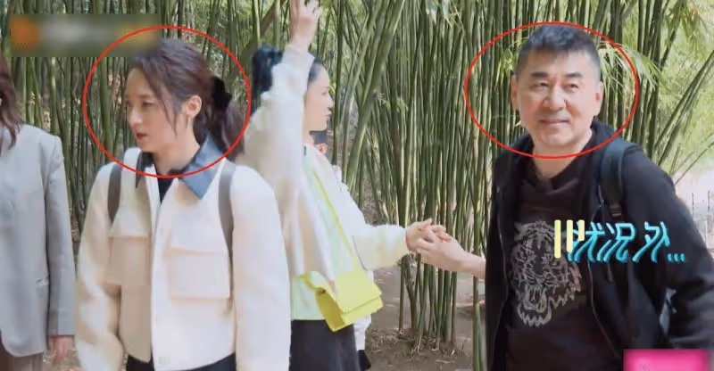 《妻旅5》秦海璐太會撒嬌了,王新軍為其換鞋,周圍有一群檸檬精