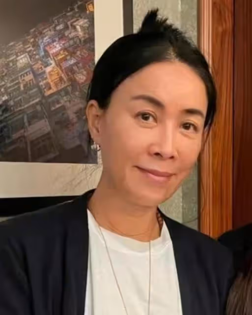 57歲那英回歸！素顏微笑狀態很好，露面的她瘦了很多​