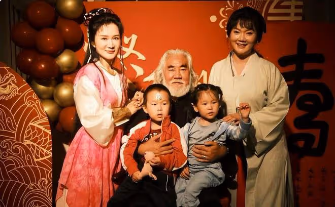 73歲張紀中導演再當爸，42歲妻子官宣懷第三胎，恭喜！