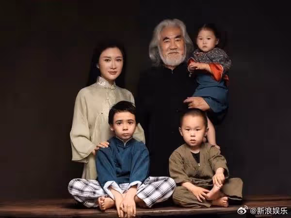 72歲張紀中又當爸！小31歲嫩妻曬驗孕棒懷龍胎…夫妻7年生3娃