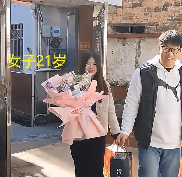 重慶21歲女子帶男友回家,爸媽緊張得不行:把別人家的豬拐回來了