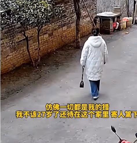貴州女子在家過年被哥哥打,回到出租屋後崩潰大哭:媽媽也不愛我