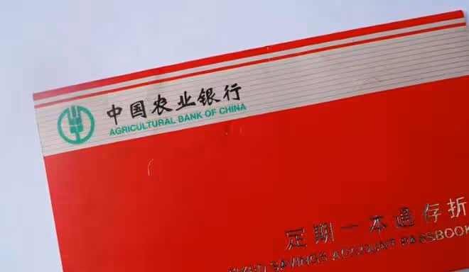 女兒給我養老三年後,我看到女兒的存摺,當晚連夜坐車離開