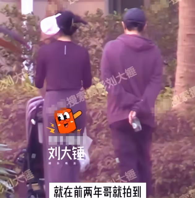 42歲大鵬攜妻子逛酒吧,挽手同行甜似初戀,現任身材高挑氣質出眾