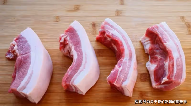 買五花肉,分清「上五花」和「下五花」,價格不一樣,差別也不小