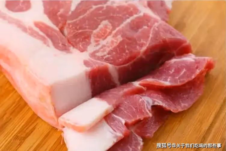 買五花肉,分清「上五花」和「下五花」,價格不一樣,差別也不小