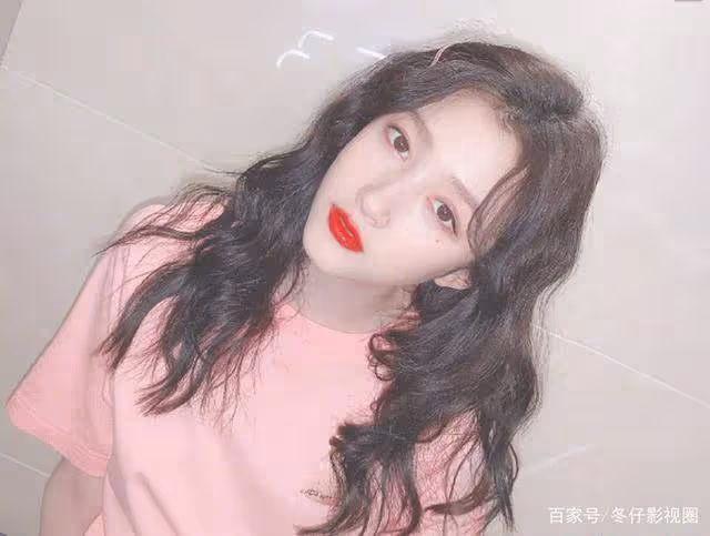 關曉彤早年接拍「衛生棉」策劃,生圖曝光,鹿晗分分鐘都想刪掉