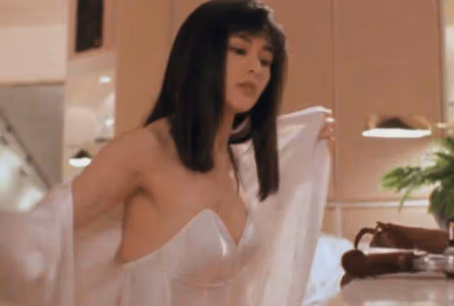 關之琳巔峰期魅力有多大?看完她的泳裝照,總算了解啥叫女人味