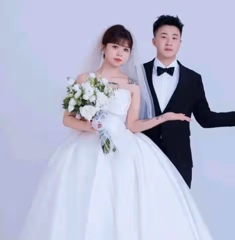福建：婚車遲遲不來，新娘在床上坐立不安，母親：果然女大不中留