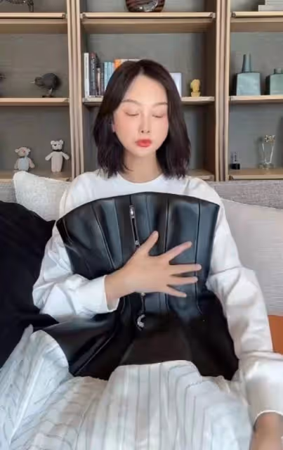 周冬雨成LV大秀風向標,十萬連衣裙遭瘋搶,炮轟她的貴賓刪評改名