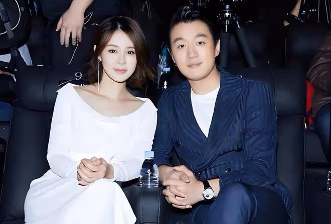 佟大為關悅深夜撒狗糧,結婚16年仍如熱戀,網友:模範夫妻!