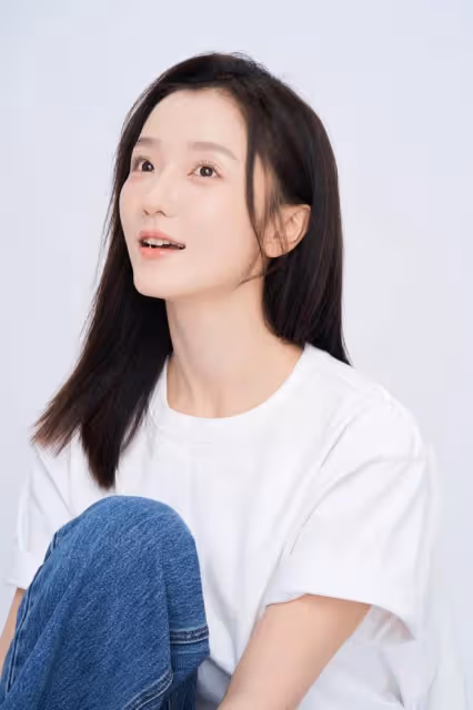 肖燕直播大膽嘗試折耳根芝士蛋糕,網友直呼:這味道太奇妙!