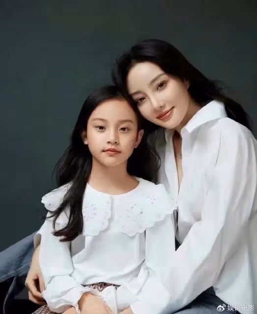 賈乃亮力挺女兒甜馨,稱女兒善良,他和李小璐都是女兒的堅強後盾