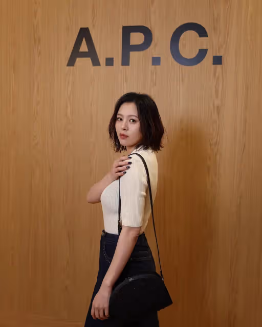 劉品言興奮「出關」挺愛牌A.P.C.　推坑鳳小岳「喜歡就立刻買」