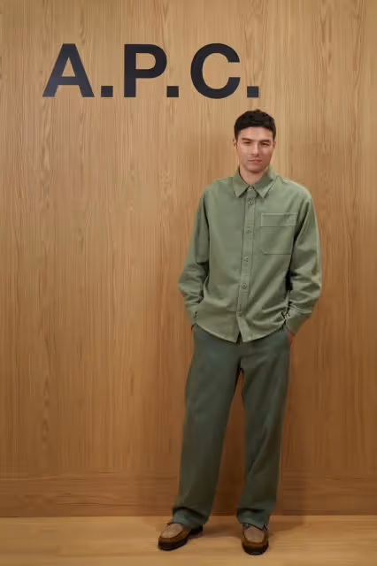 劉品言興奮「出關」挺愛牌A.P.C.　推坑鳳小岳「喜歡就立刻買」