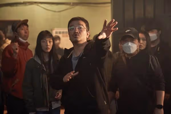 韓版《寄生獸》4月播出!女星頭分裂成變種 驚悚預告網嗨炸:好強