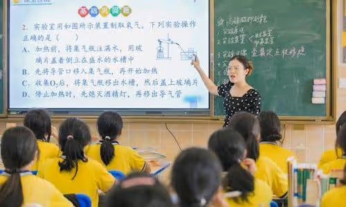 課間10分鐘能否改為半小時? 「課間圈養」亟待破解
